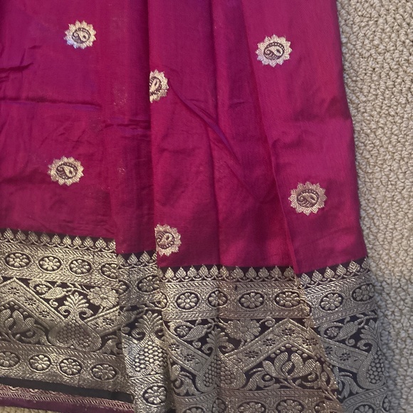 Pure Silk Maroon Saree - Picture 2 of 4